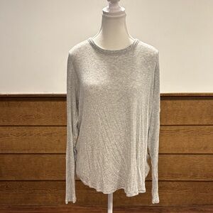 Fabletics Light Gray Long-Sleeve Crewneck Top